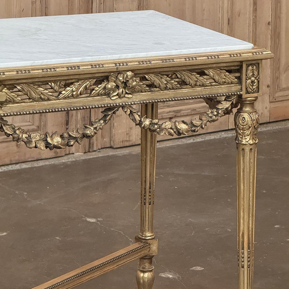 Mesa central francesa Luis XVI del siglo XIX de madera dorada con mármol de Carrara en venta 10