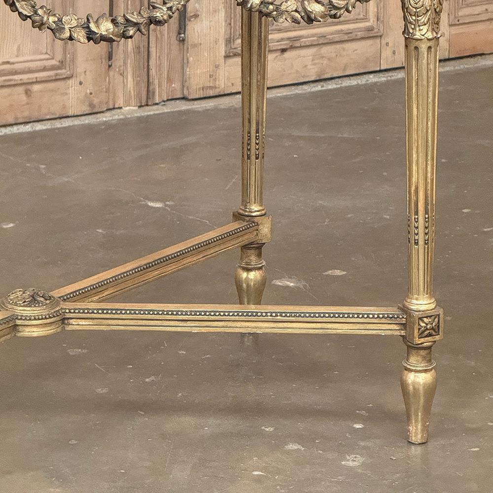 Mesa central francesa Luis XVI del siglo XIX de madera dorada con mármol de Carrara en venta 11
