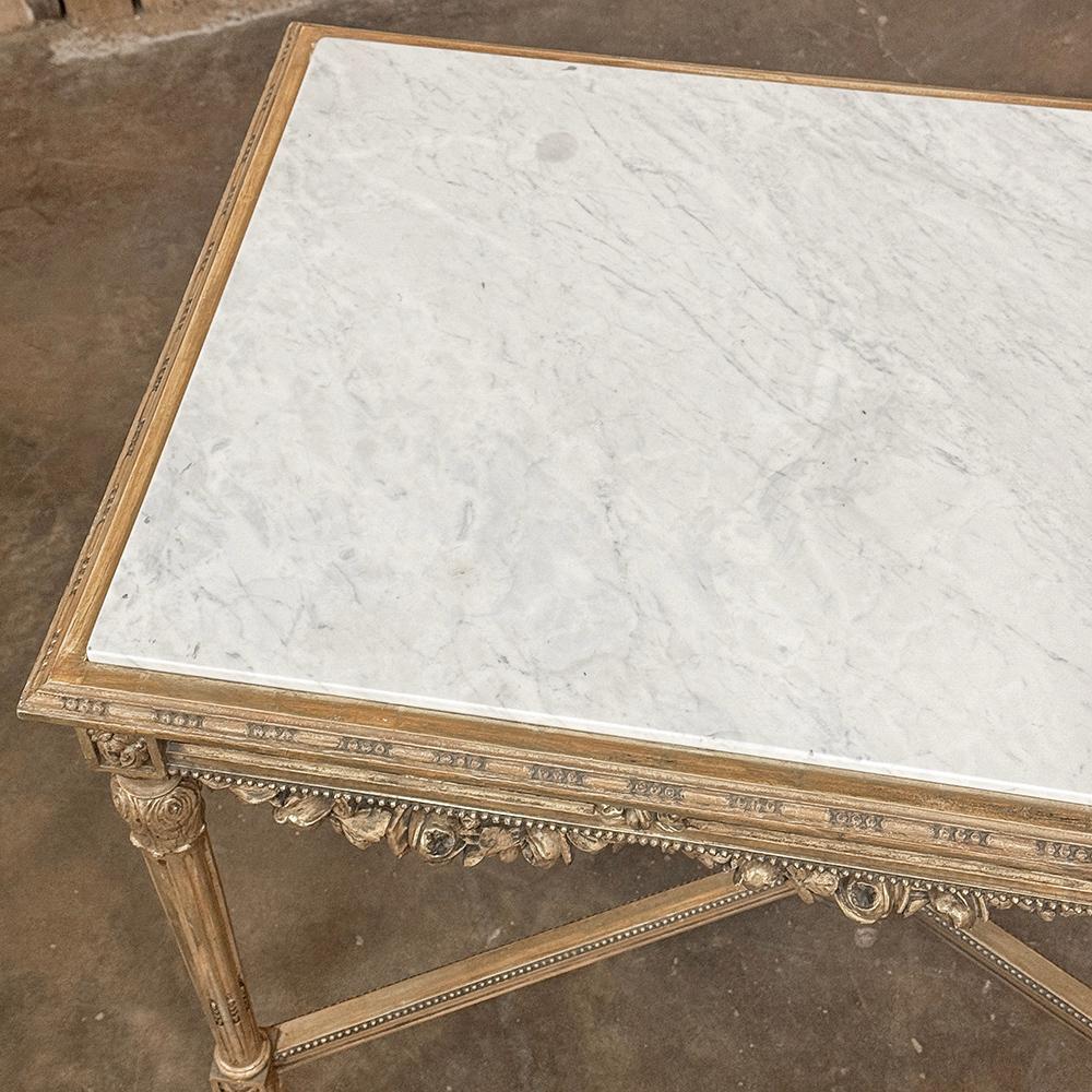 Mesa central francesa Luis XVI del siglo XIX de madera dorada con mármol de Carrara en venta 12