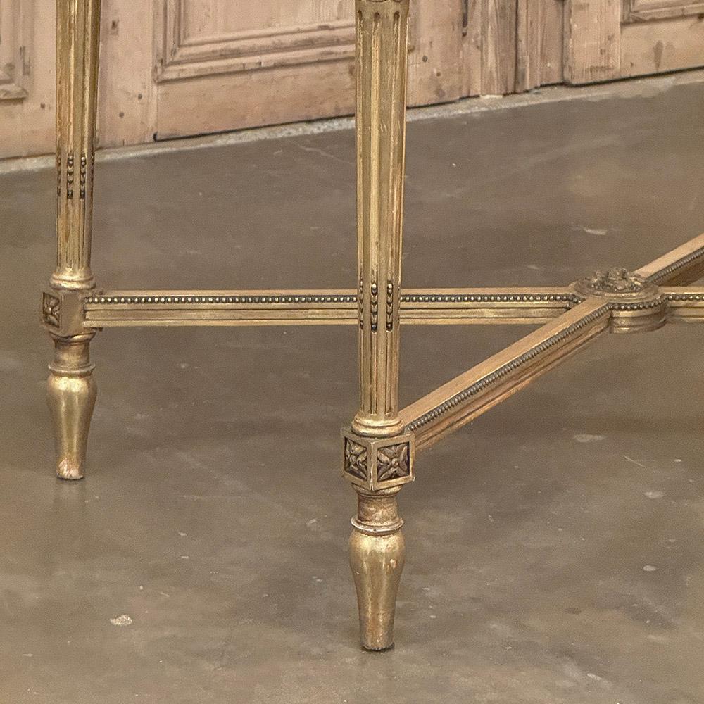 Mesa central francesa Luis XVI del siglo XIX de madera dorada con mármol de Carrara Fines del siglo XIX en venta