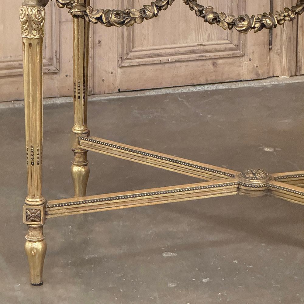 Mesa central francesa Luis XVI del siglo XIX de madera dorada con mármol de Carrara en venta 1