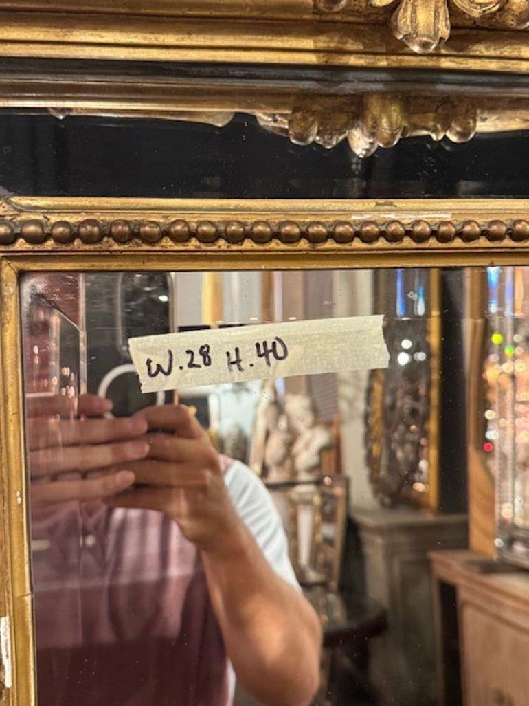 Specchio a cuscino in legno dorato francese Luigi XVI del XIX secolo In condizioni buone in vendita a Dallas, TX