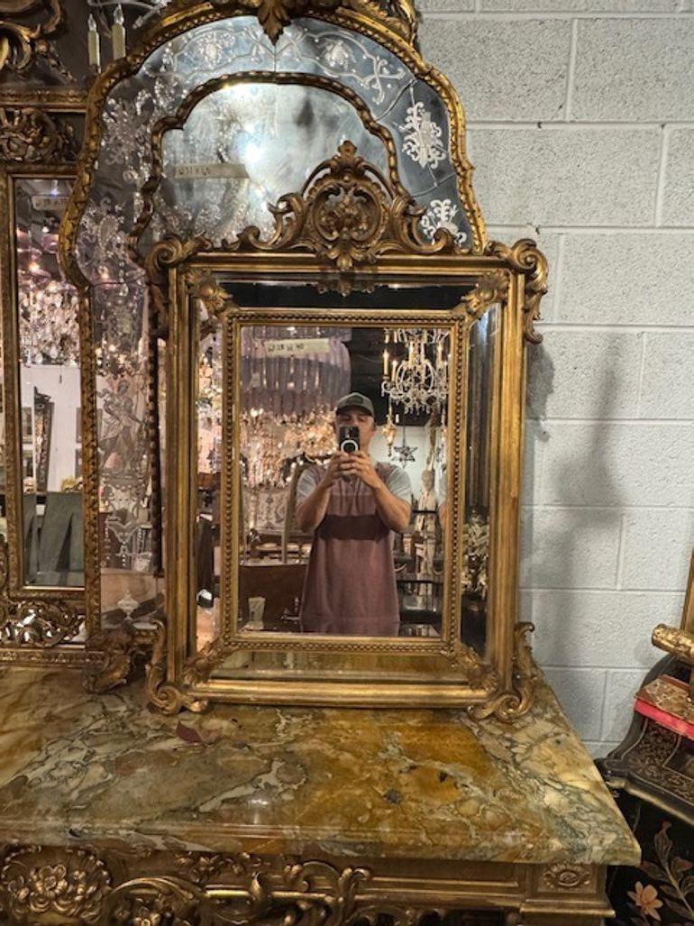 Specchio a cuscino in legno dorato francese Luigi XVI del XIX secolo in vendita 3