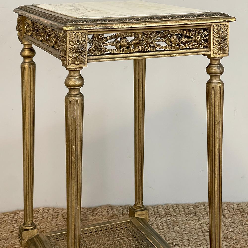 Lampe Louis XVI du 19ème siècle en bois doré avec plateau en marbre ~ Table d'appoint en vente 9