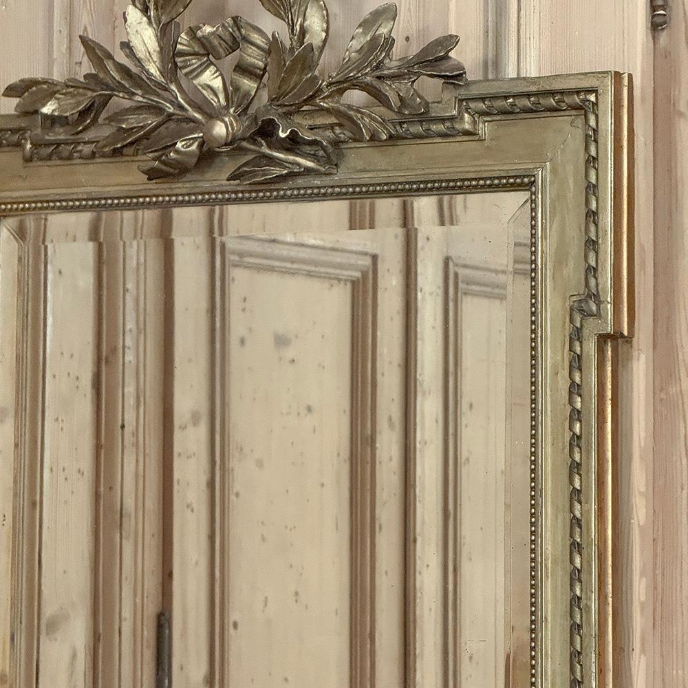 Miroir en bois doré Louis XVI du 19e siècle en vente 4
