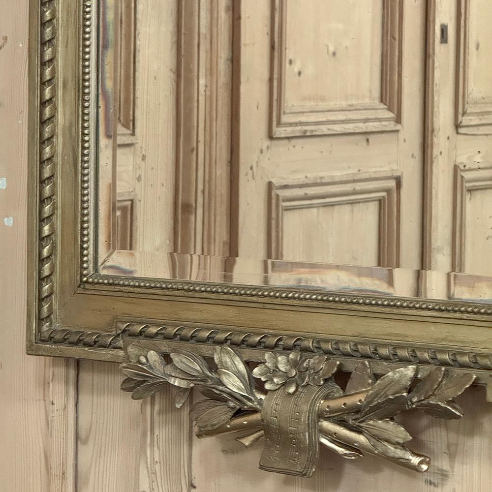 Miroir en bois doré Louis XVI du 19e siècle en vente 6