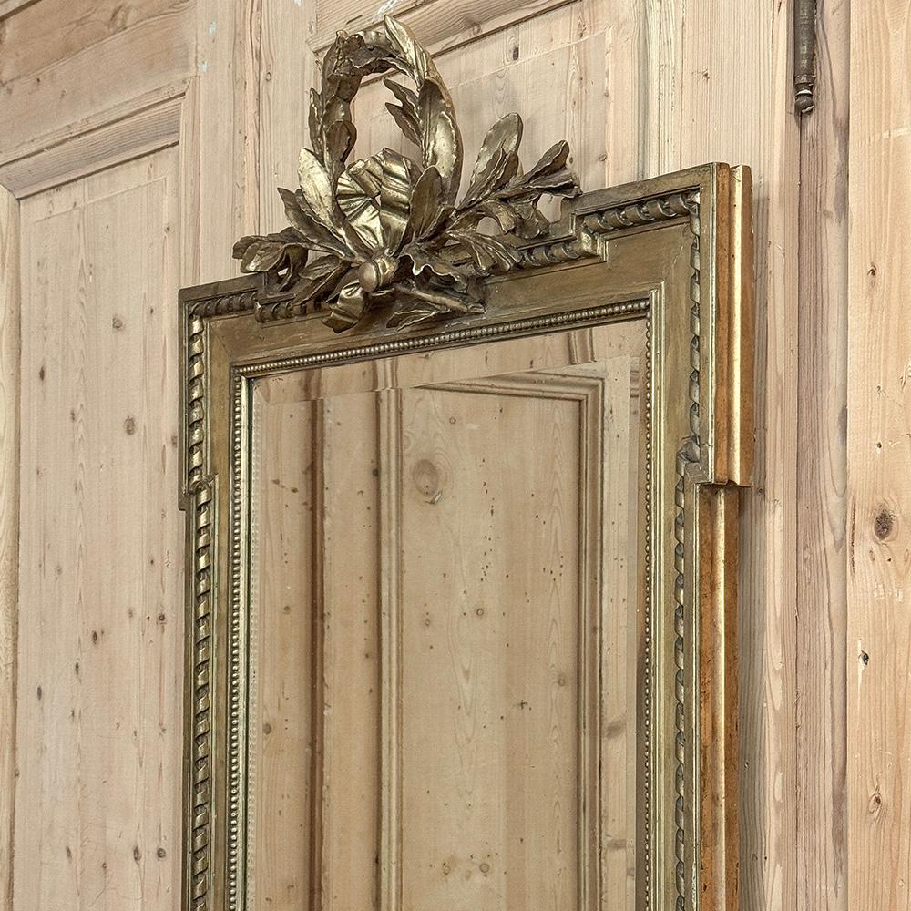 Miroir en bois doré Louis XVI du 19e siècle en vente 8