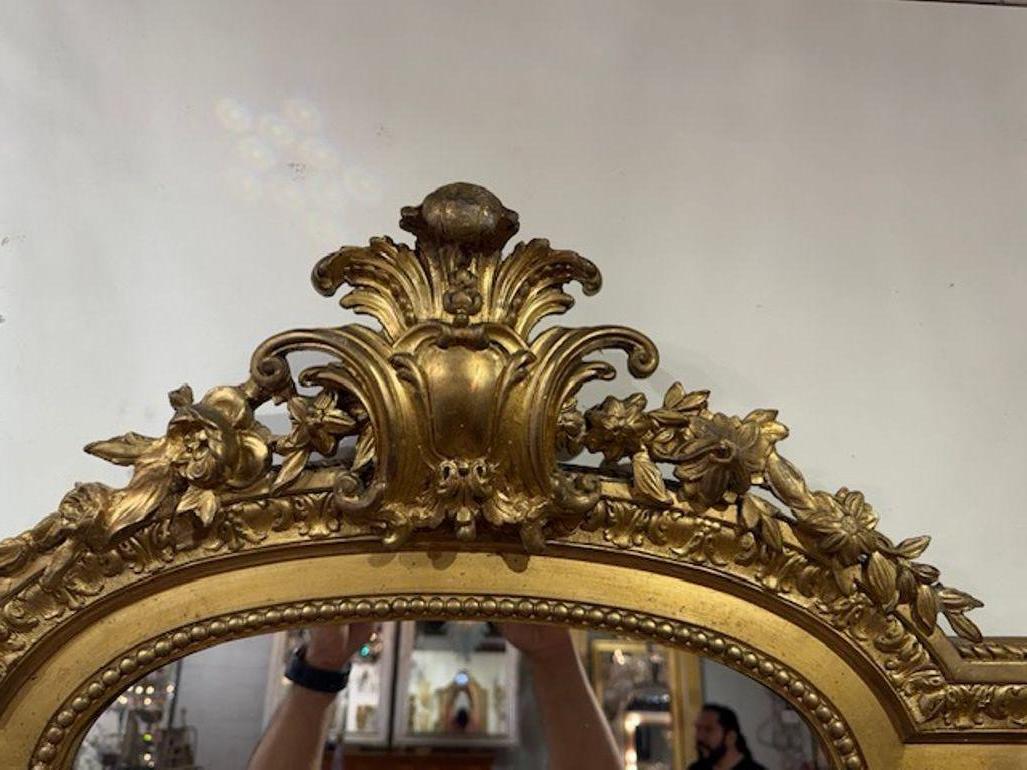 Espejo francés de madera dorada Luis XVI del siglo XIX Francés en venta