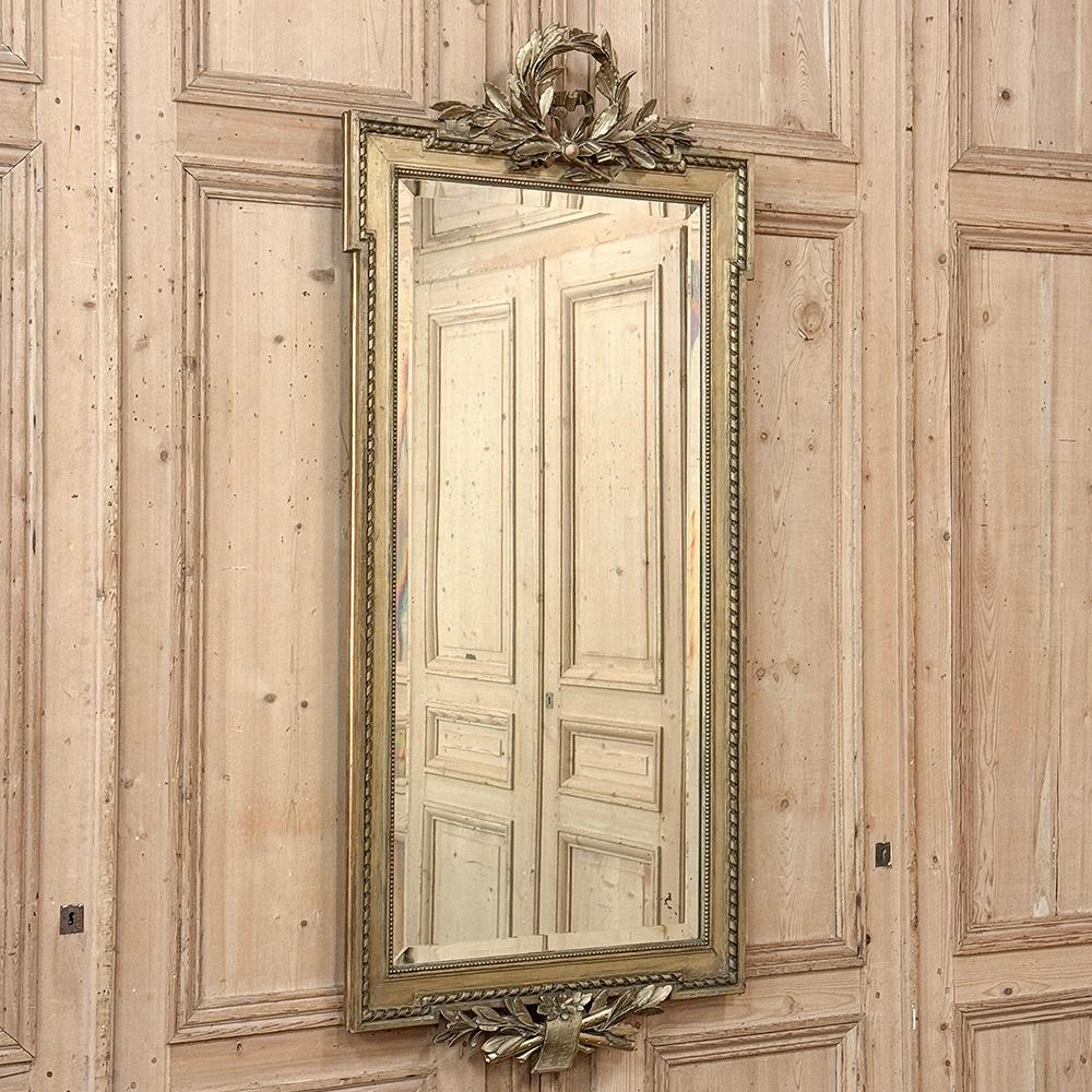 Biseauté Miroir en bois doré Louis XVI du 19e siècle en vente