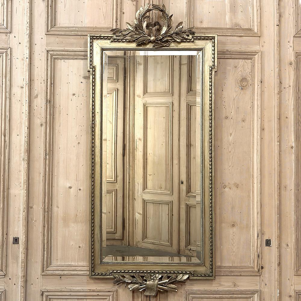 Miroir en bois doré Louis XVI du 19e siècle Bon état - En vente à Dallas, TX