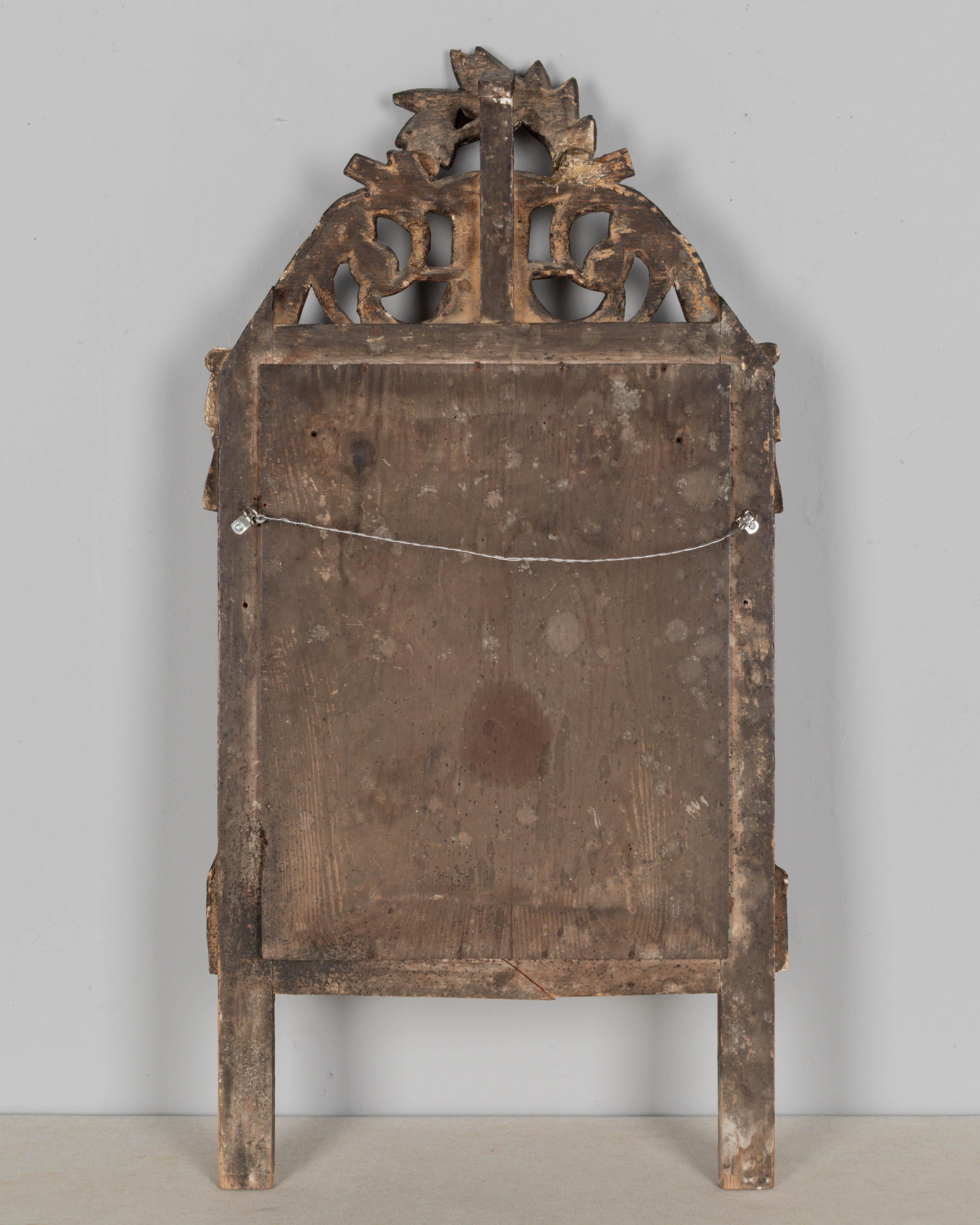 Miroir en bois doré Louis XVI du 19e siècle en vente 3