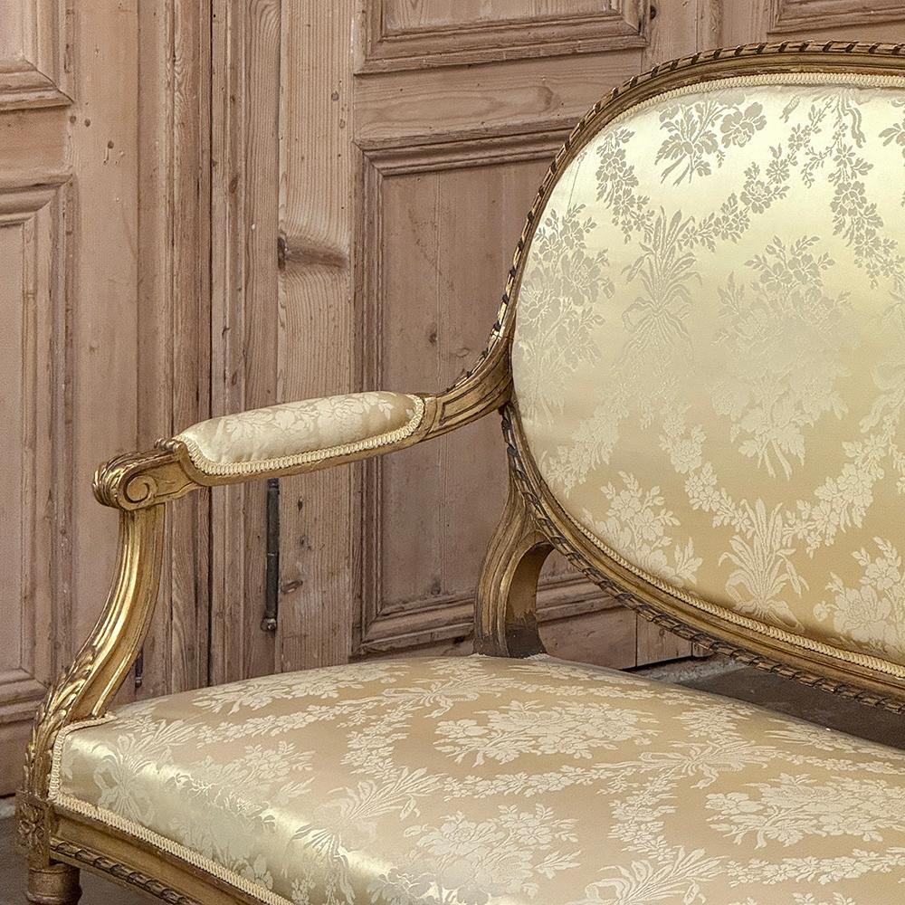 Sofá francés del siglo XIX de madera dorada Luis XVI ~ Canape en venta 6