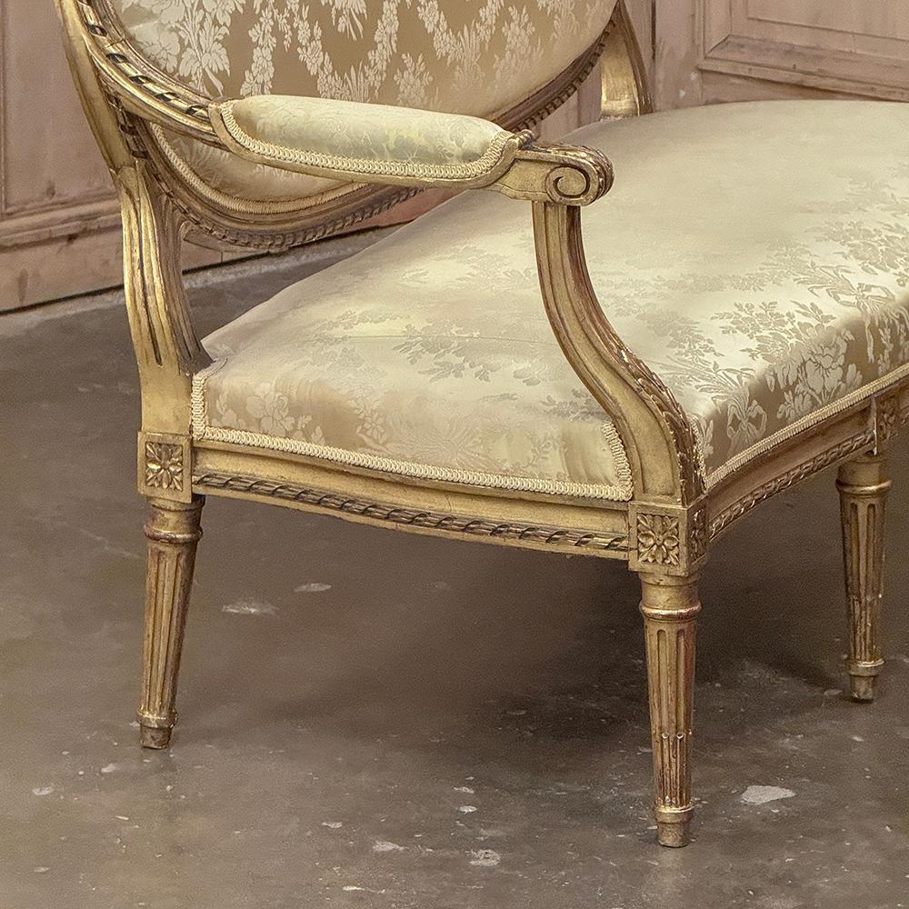 Sofá francés del siglo XIX de madera dorada Luis XVI ~ Canape en venta 9