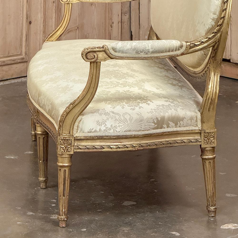 Sofá francés del siglo XIX de madera dorada Luis XVI ~ Canape en venta 11