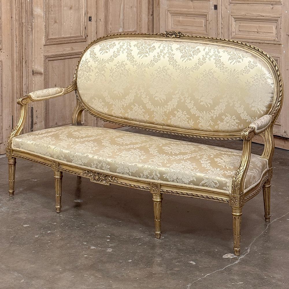 Sofá francés del siglo XIX de madera dorada Luis XVI ~ Canape Tallado a mano en venta