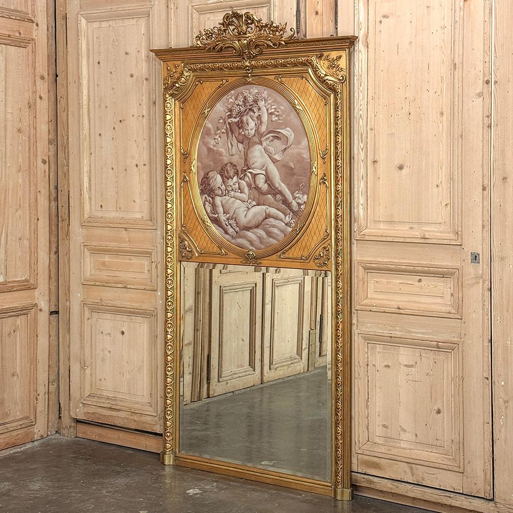 ¡El espejo Trumeau de madera dorada Luis XVI francés del siglo XIX se convertirá inmediatamente en el centro de atención de cualquier habitación!  Realizada con una arquitectura neoclásica, presenta un atrevido adorno de concha y corona foliada