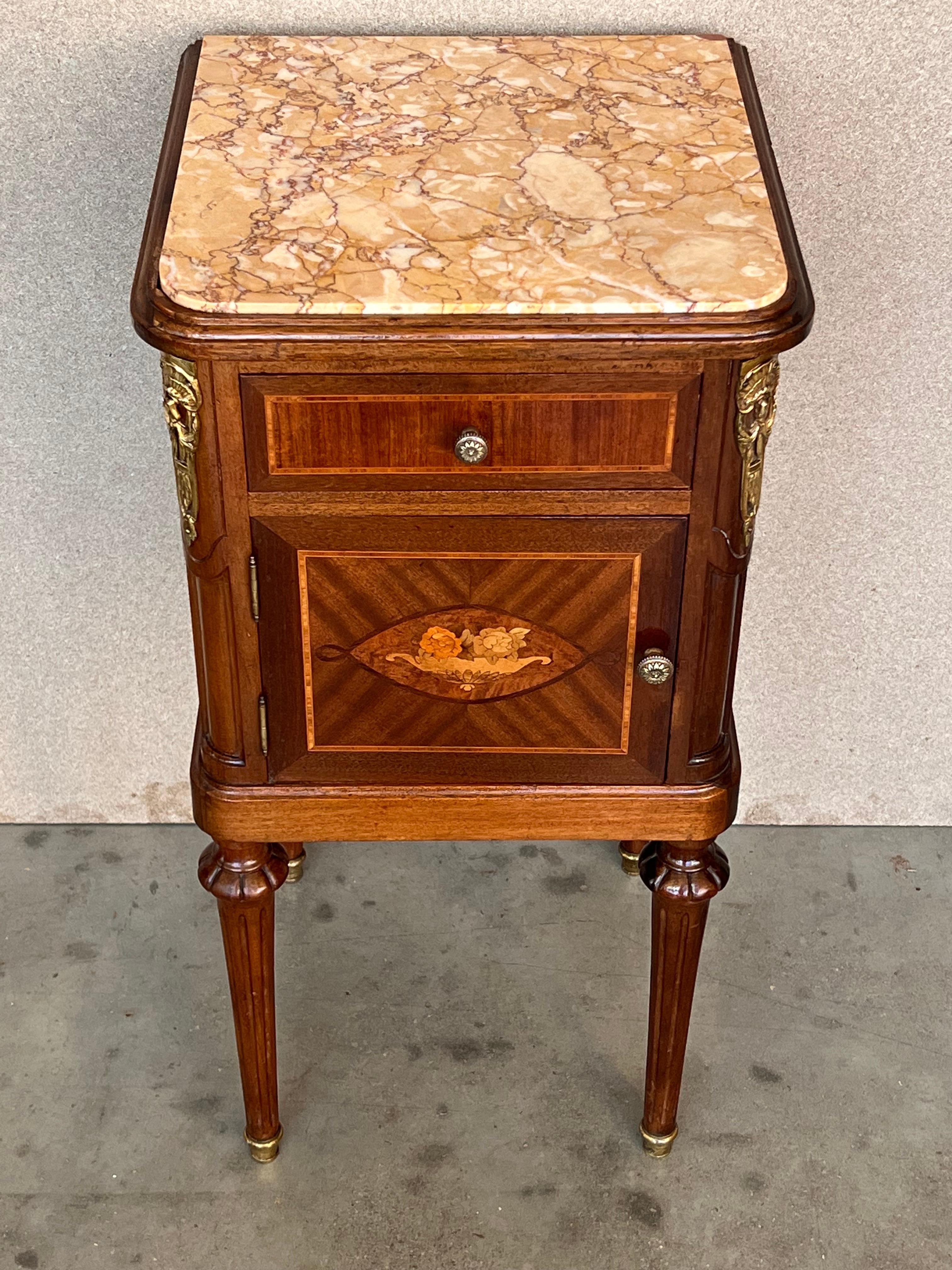 Marbre Cabinet de chevet du 19ème siècle de style Louis XVI Guillaume Grohé en vente