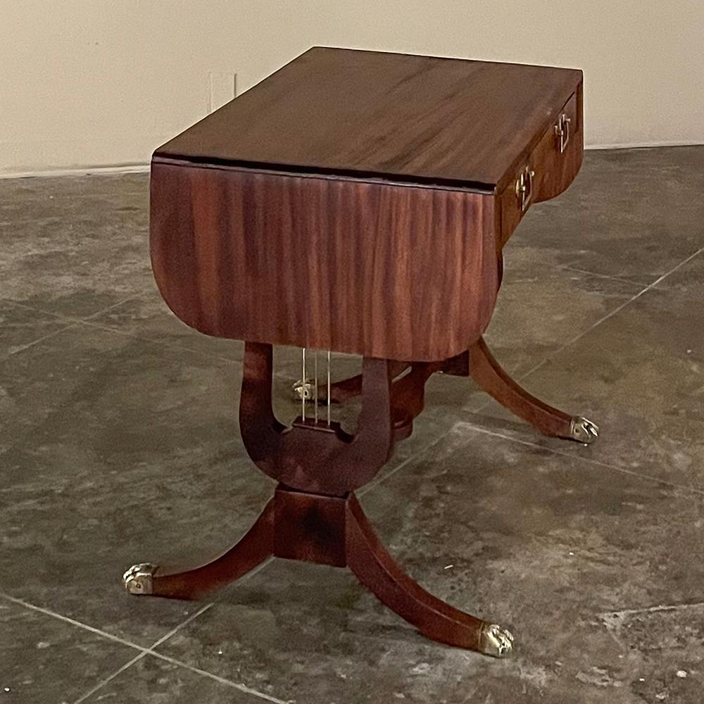 19th Century French Louis XVI Mahogany Drop Leaf End Table In Good Condition For Sale In Dallas, TX