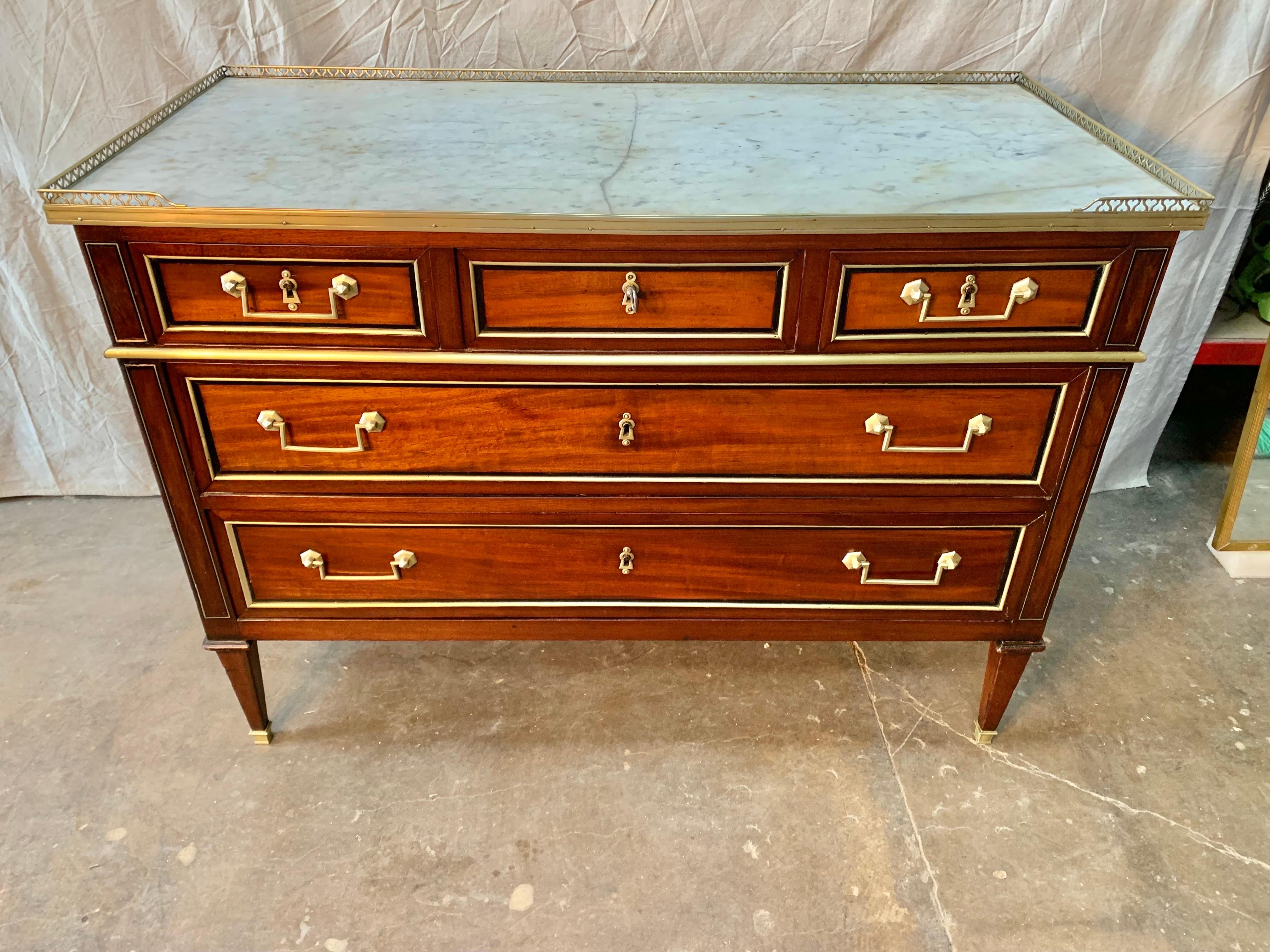 19th Century French Louis XVI Mahogany, Marble and Brass Commode For Sale 1