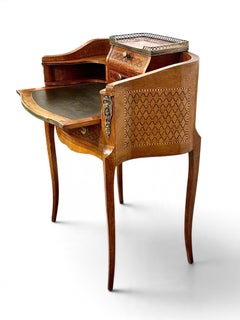 Bureau de dame français du XIXe siècle, de style Louis XVI, en acajou marqueté