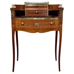 Bureau de dame français du XIXe siècle, de style Louis XVI, en acajou marqueté