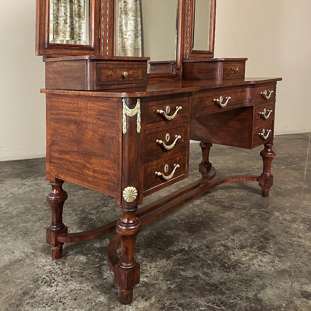 19th Century French Louis XVI Mahogany Marquetry Vanity For Sale 4