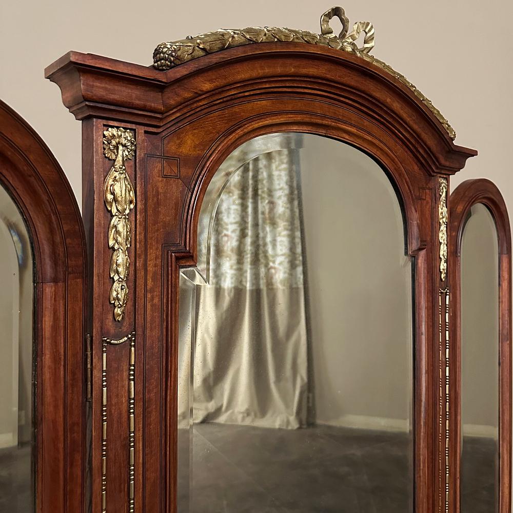 19th Century French Louis XVI Mahogany Marquetry Vanity For Sale 5