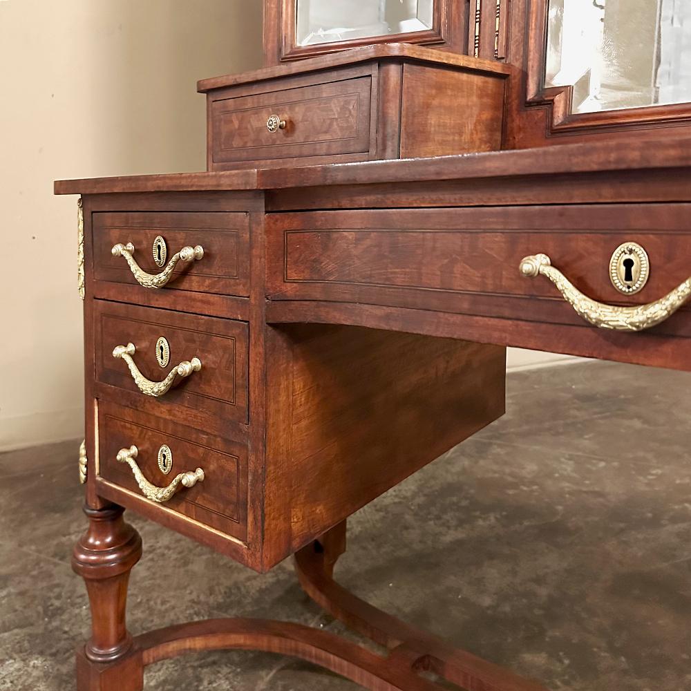 19th Century French Louis XVI Mahogany Marquetry Vanity For Sale 10
