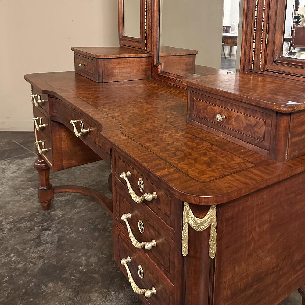 19th Century French Louis XVI Mahogany Marquetry Vanity For Sale 11