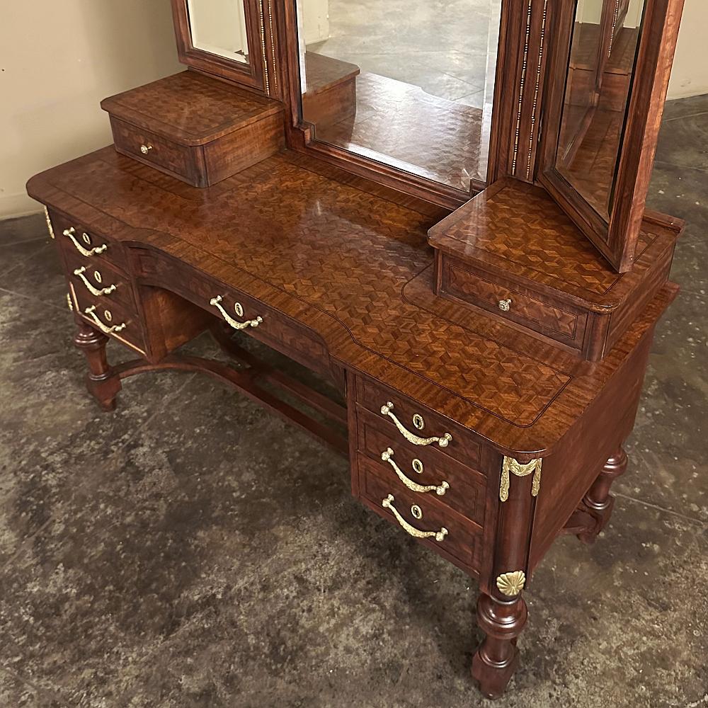 19th Century French Louis XVI Mahogany Marquetry Vanity For Sale 12