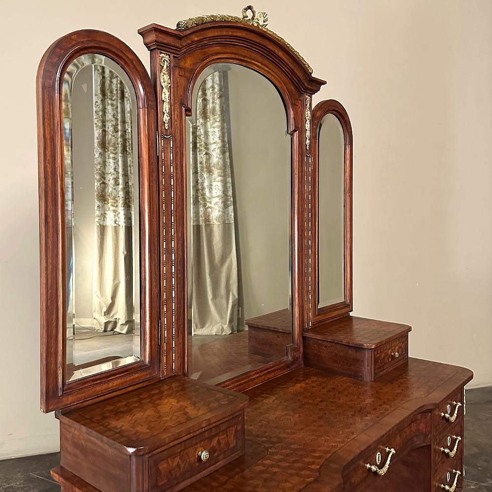 19th Century French Louis XVI Mahogany Marquetry Vanity For Sale 3