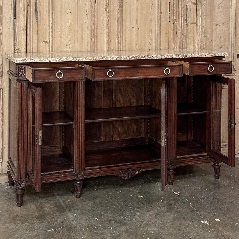 Intagliato a mano Buffet da esposizione francese Luigi XVI del XIX secolo con piano in marmo in vendita