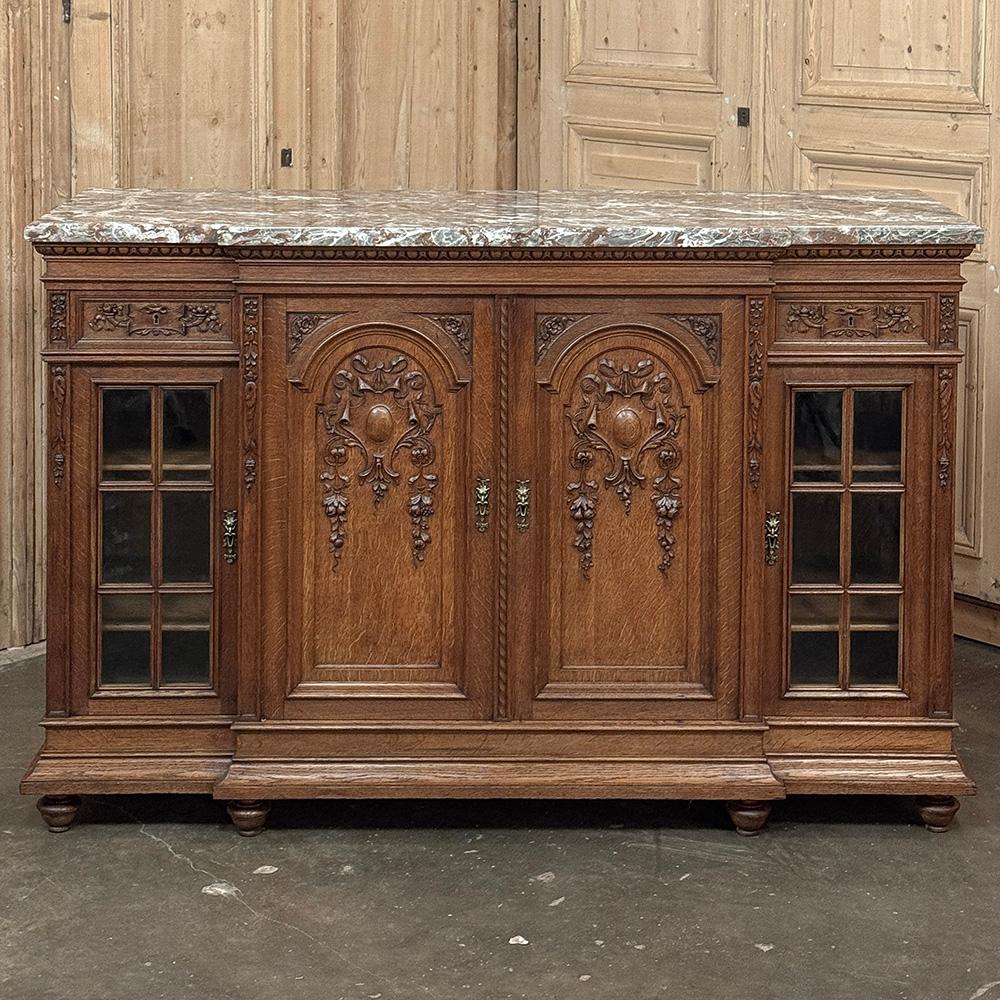 Intagliato a mano Buffet da esposizione francese Luigi XVI del XIX secolo con piano in marmo in vendita