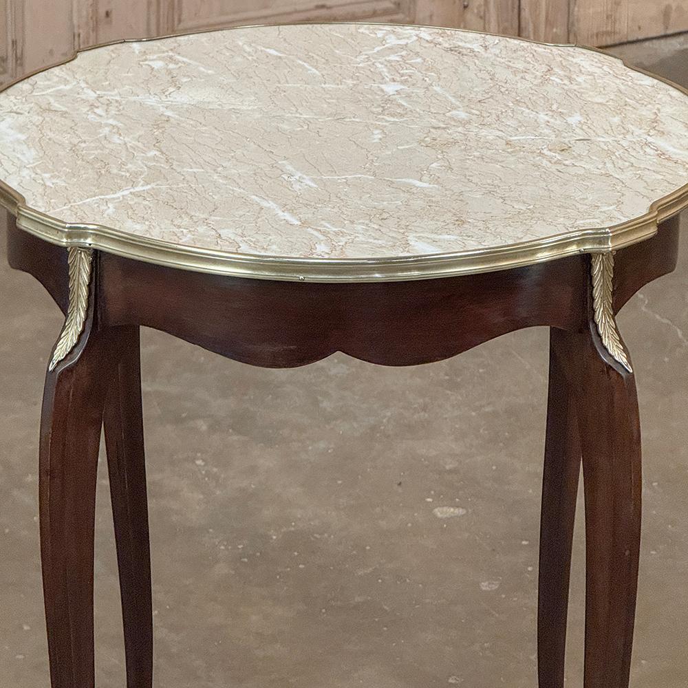Table d'appoint Louis XVI du 19e siècle à plateau de marbre ~ Gueridon avec bronze en vente 3