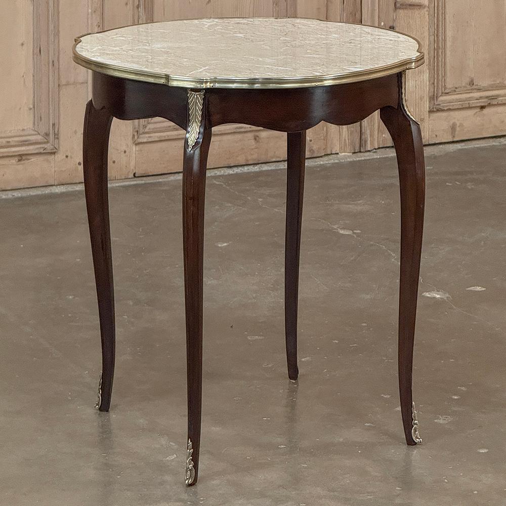 Français Table d'appoint Louis XVI du 19e siècle à plateau de marbre ~ Gueridon avec bronze en vente