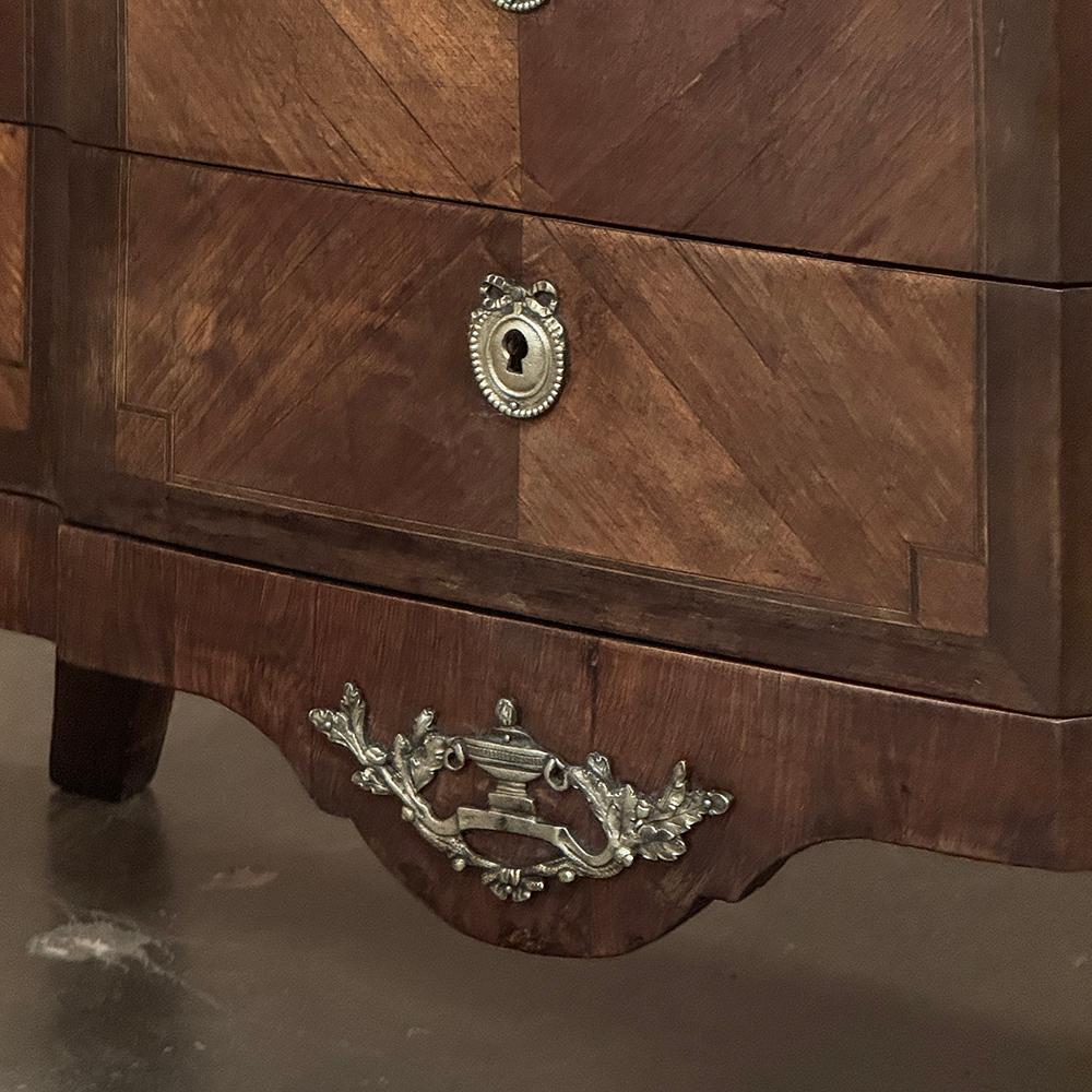 Commode francese Luigi XVI del XIX secolo in mogano con piano in marmo in vendita 5