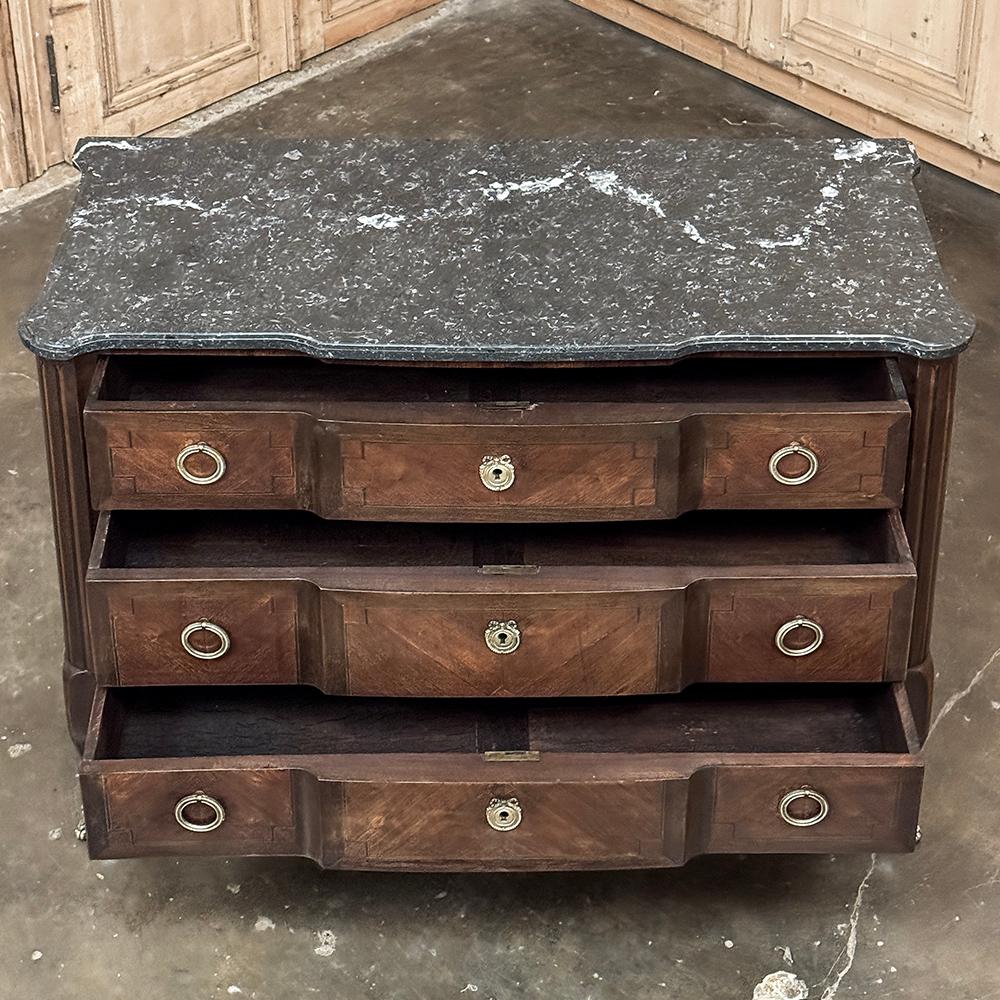 Commode francese Luigi XVI del XIX secolo in mogano con piano in marmo in vendita 9