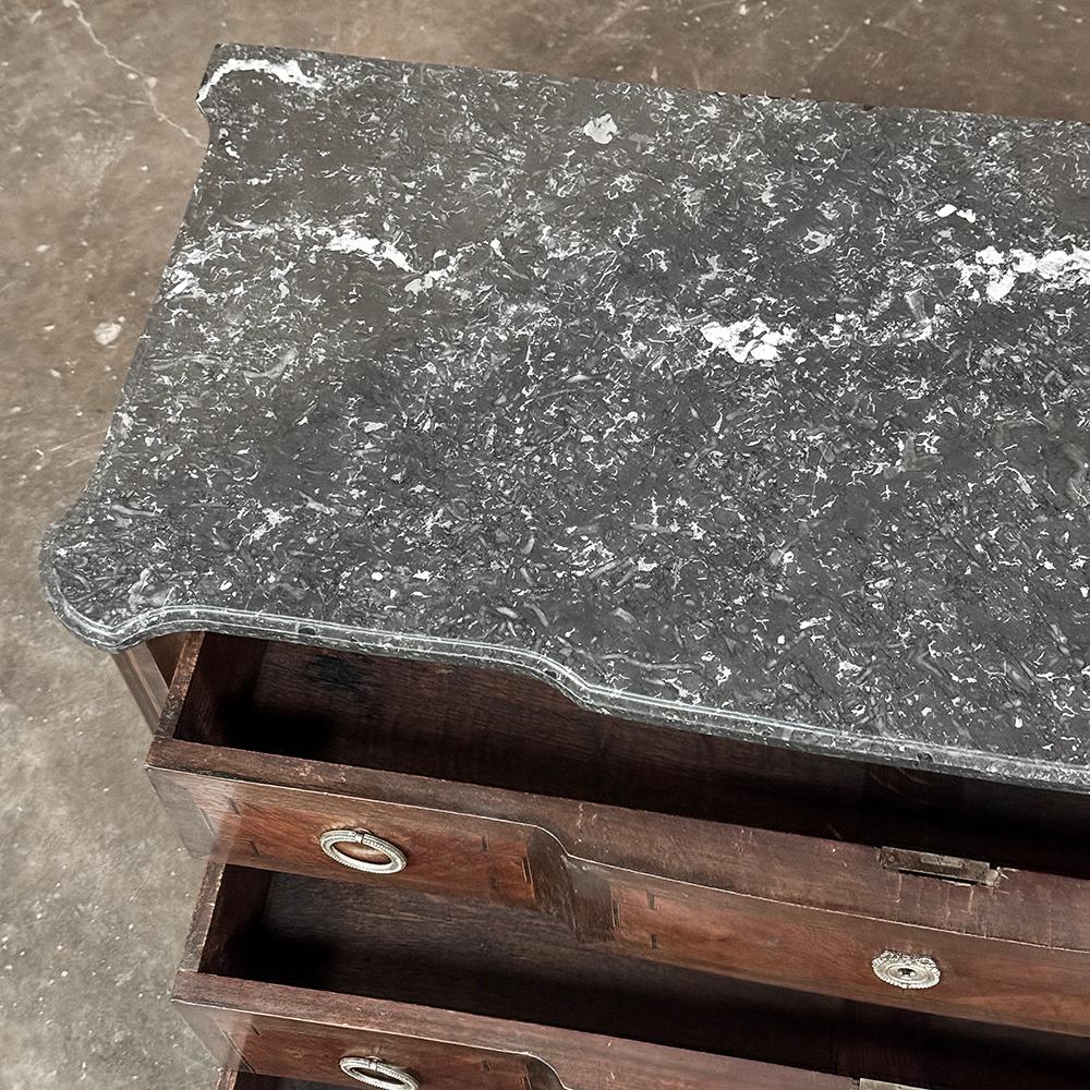 Commode francese Luigi XVI del XIX secolo in mogano con piano in marmo in vendita 10