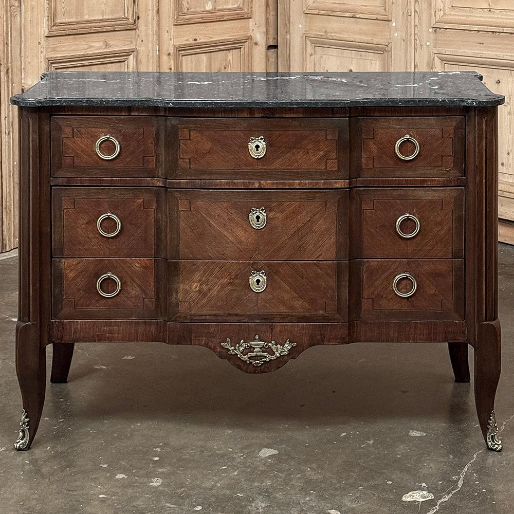 Fatto a mano Commode francese Luigi XVI del XIX secolo in mogano con piano in marmo in vendita
