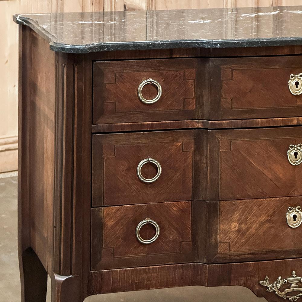 Commode francese Luigi XVI del XIX secolo in mogano con piano in marmo In condizioni buone in vendita a Dallas, TX