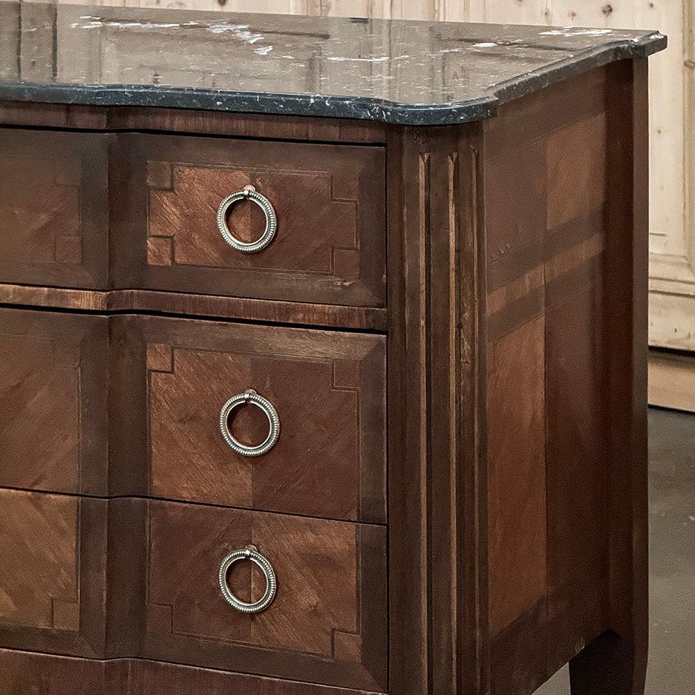 Commode francese Luigi XVI del XIX secolo in mogano con piano in marmo in vendita 3