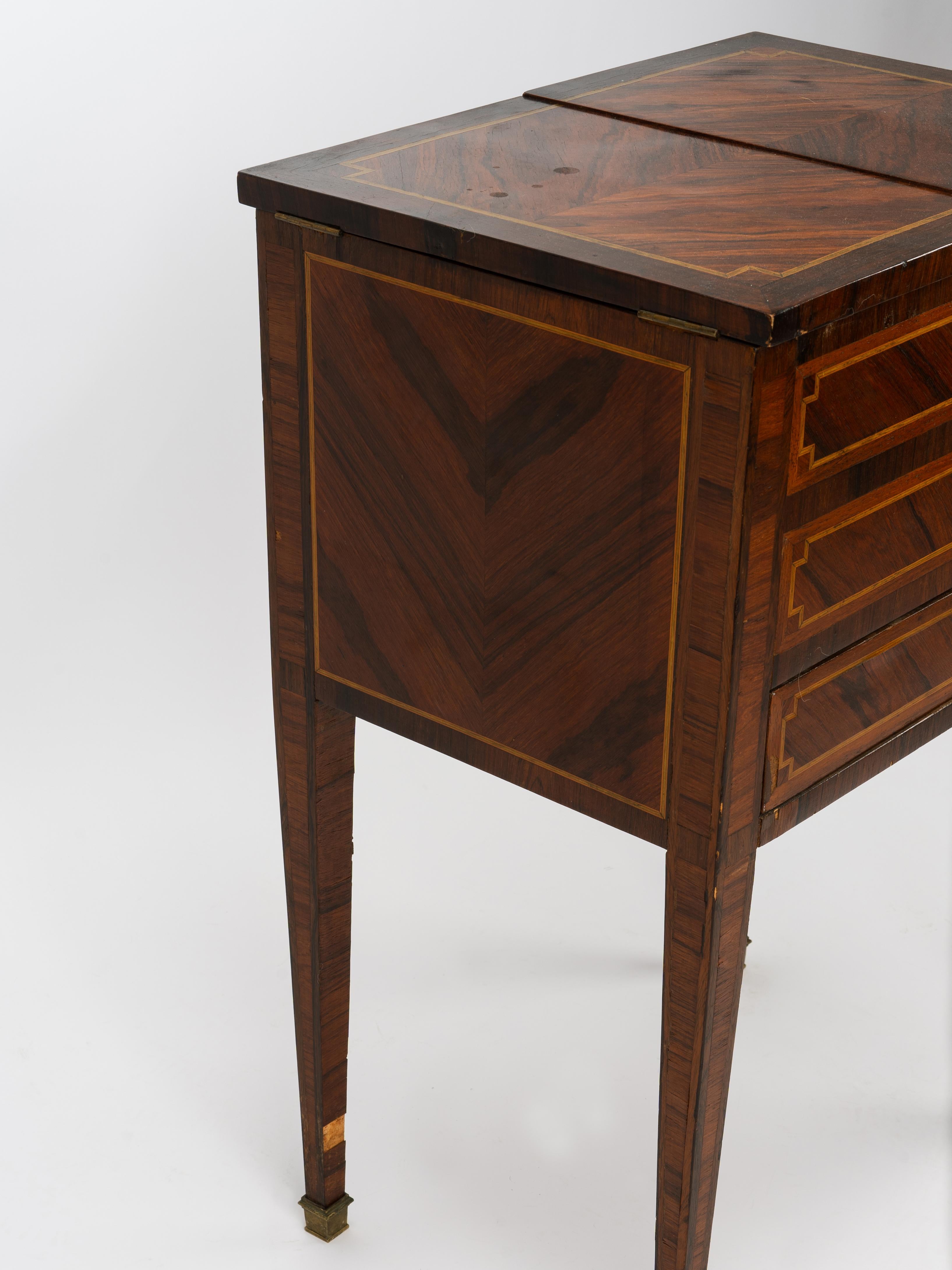 Acajou Table à plateau ouvert Louis XVI du 19ème siècle par Envoi Khan De Cie en vente
