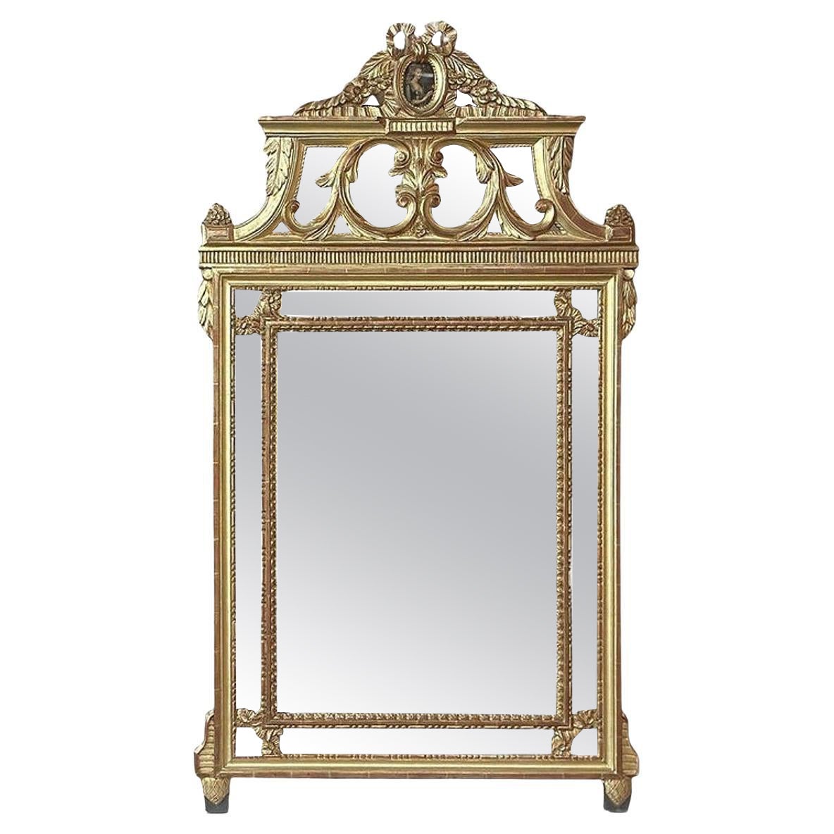 Specchio da camino neoclassico francese Luigi XVI del XIX secolo in legno dorato