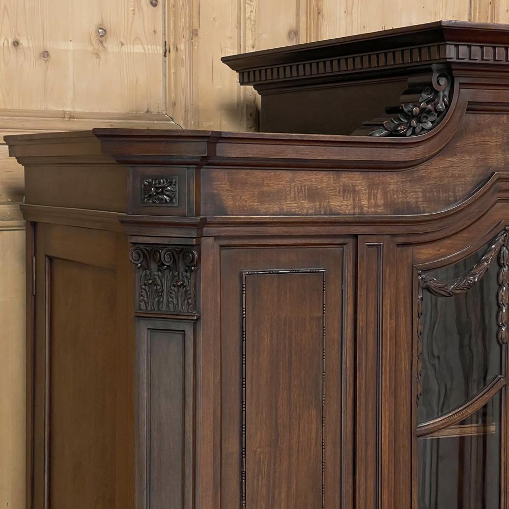 Libreria in noce neoclassica Luigi XVI del XIX secolo, pressa per il lino in vendita 5