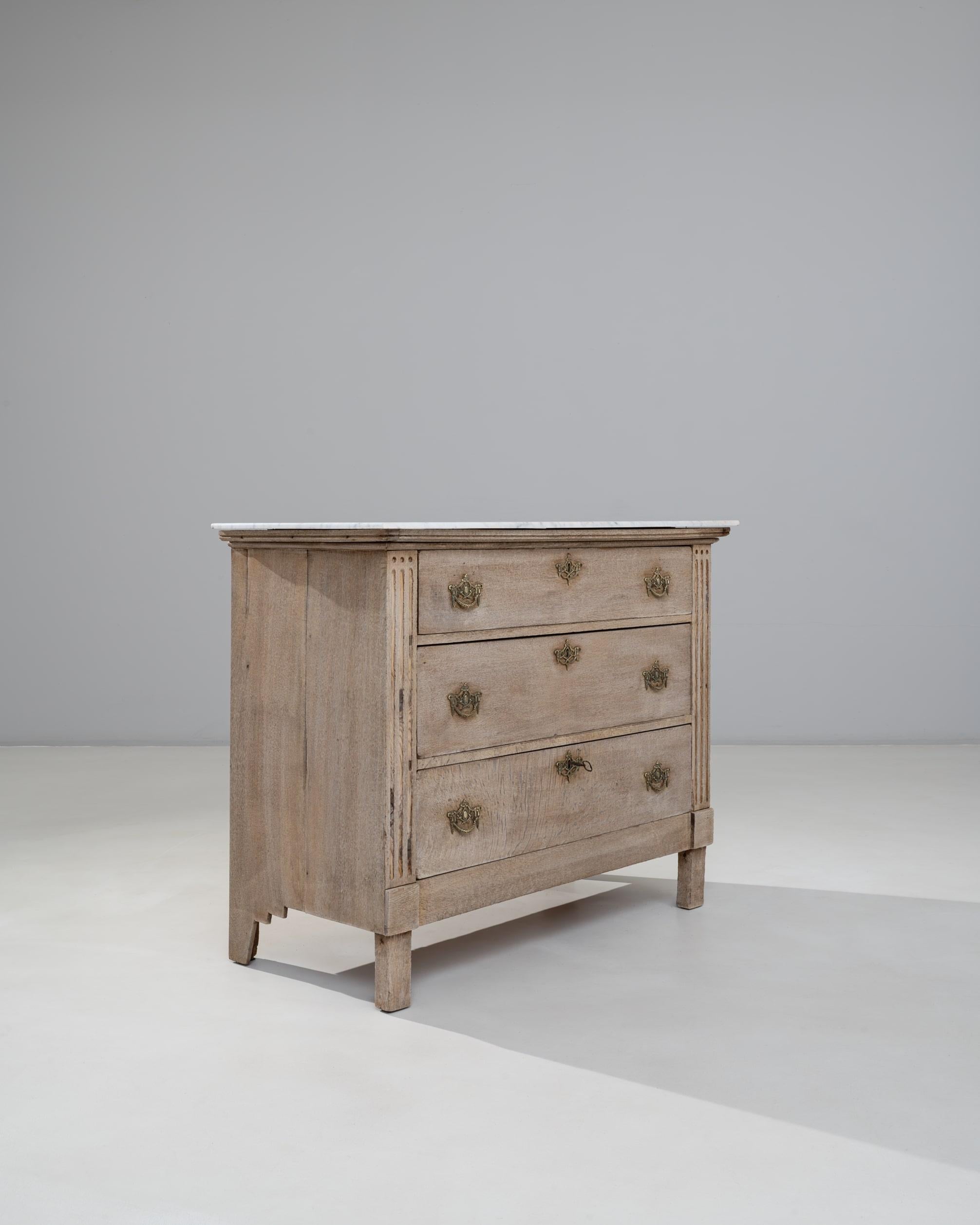 Cassettiera francese Luigi XVI del XIX secolo in Oak con piano in marmo in vendita 6