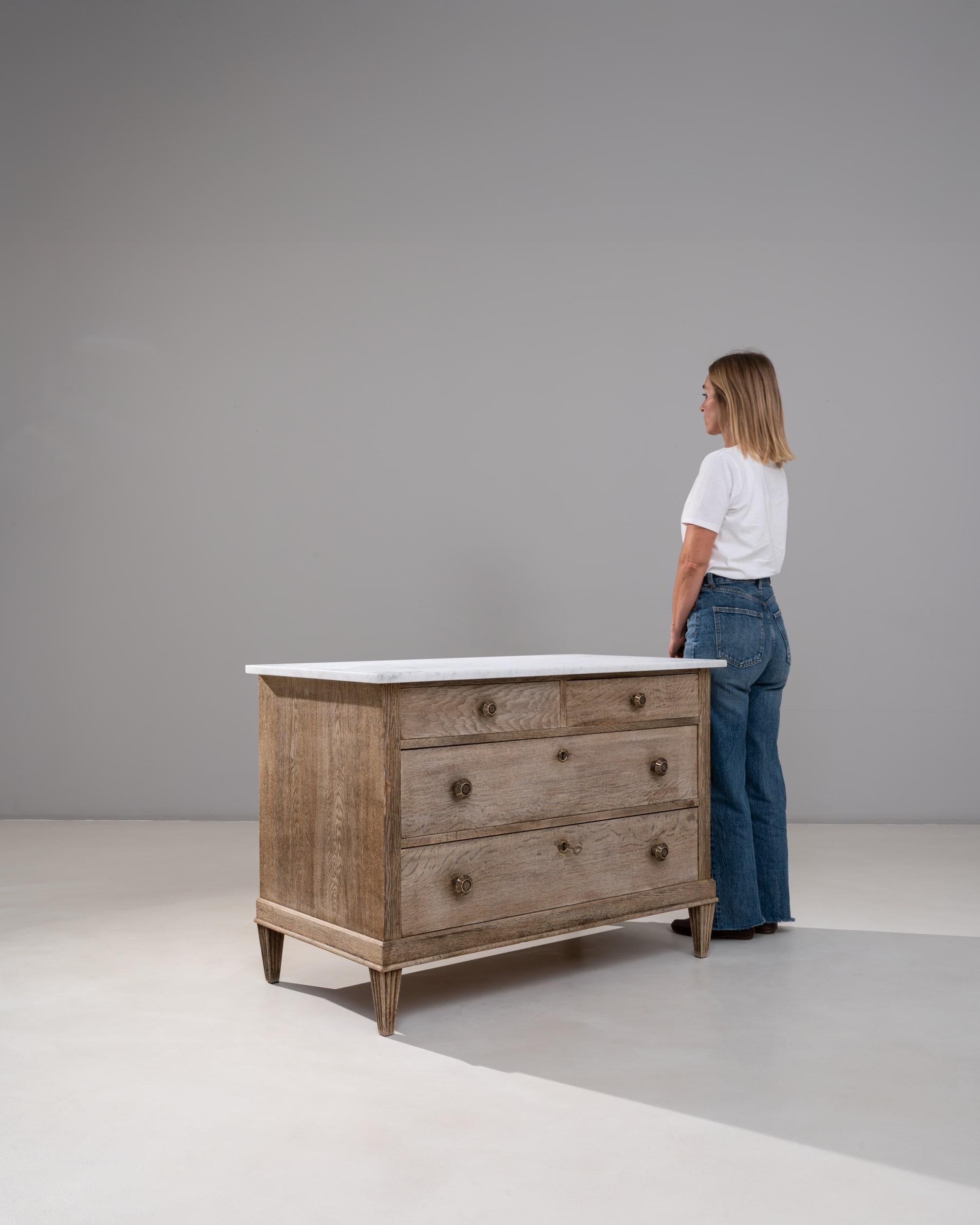 Cassettiera francese Luigi XVI del XIX secolo in Oak con piano in marmo in vendita 7