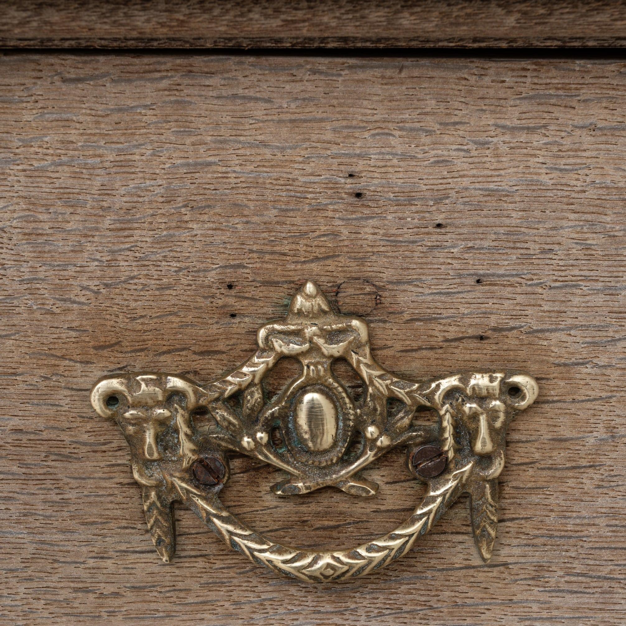 Cassettiera francese Luigi XVI del XIX secolo in Oak con piano in marmo in vendita 8