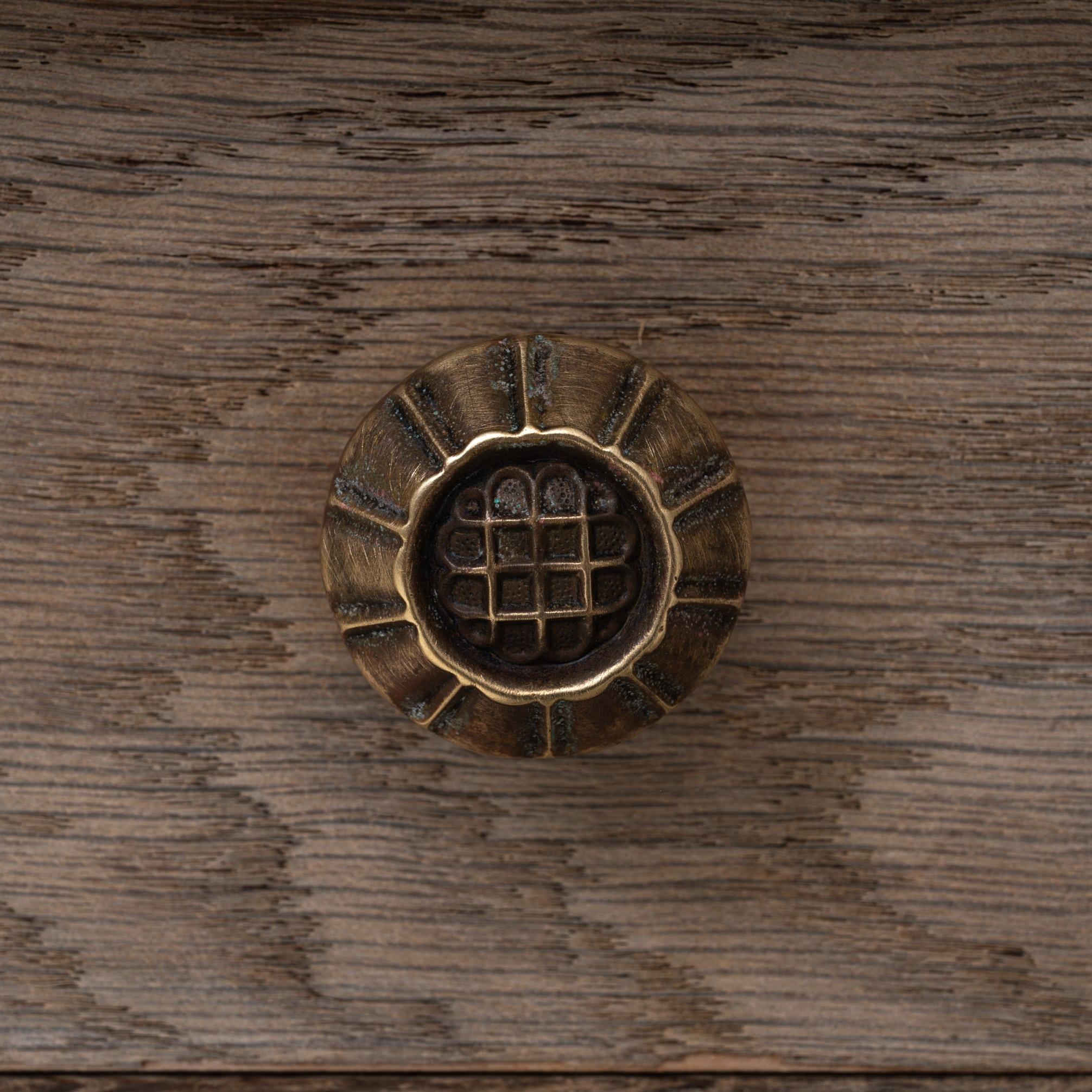 Cassettiera francese Luigi XVI del XIX secolo in Oak con piano in marmo in vendita 9