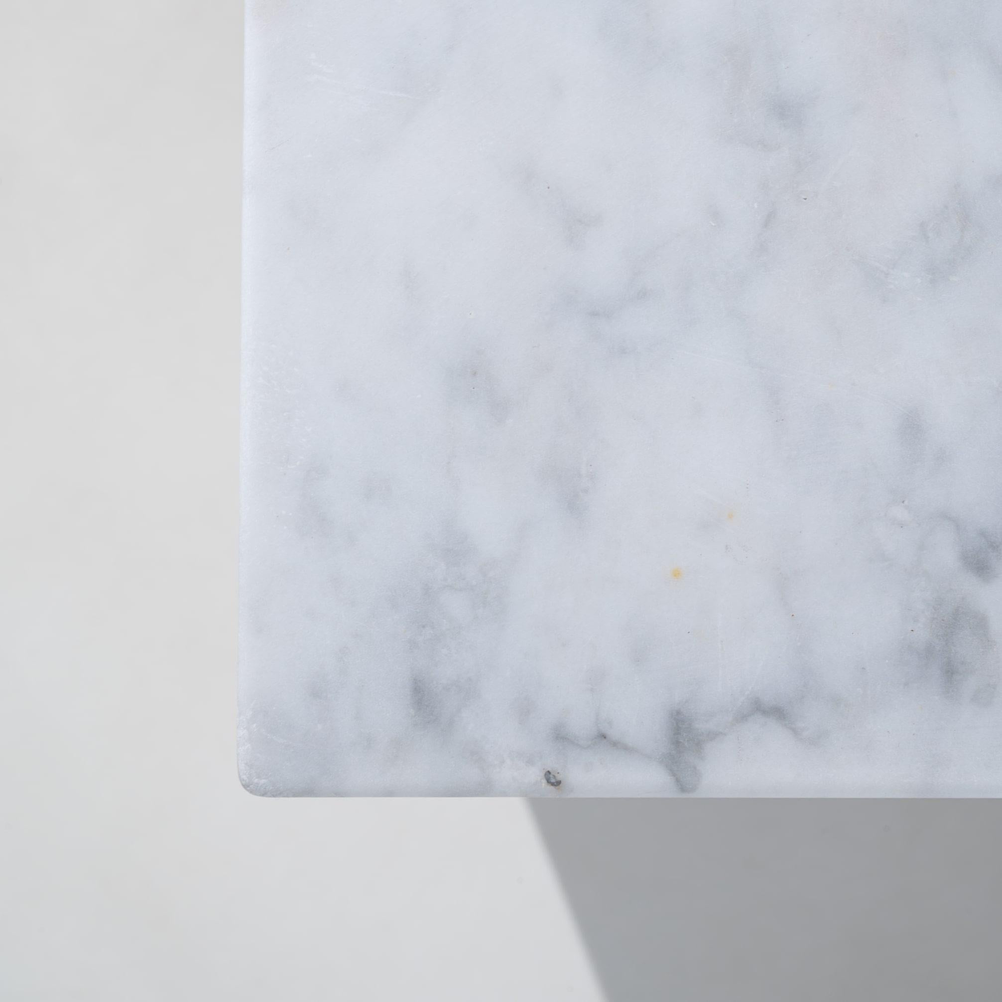 Cassettiera francese Luigi XVI del XIX secolo in Oak con piano in marmo in vendita 11