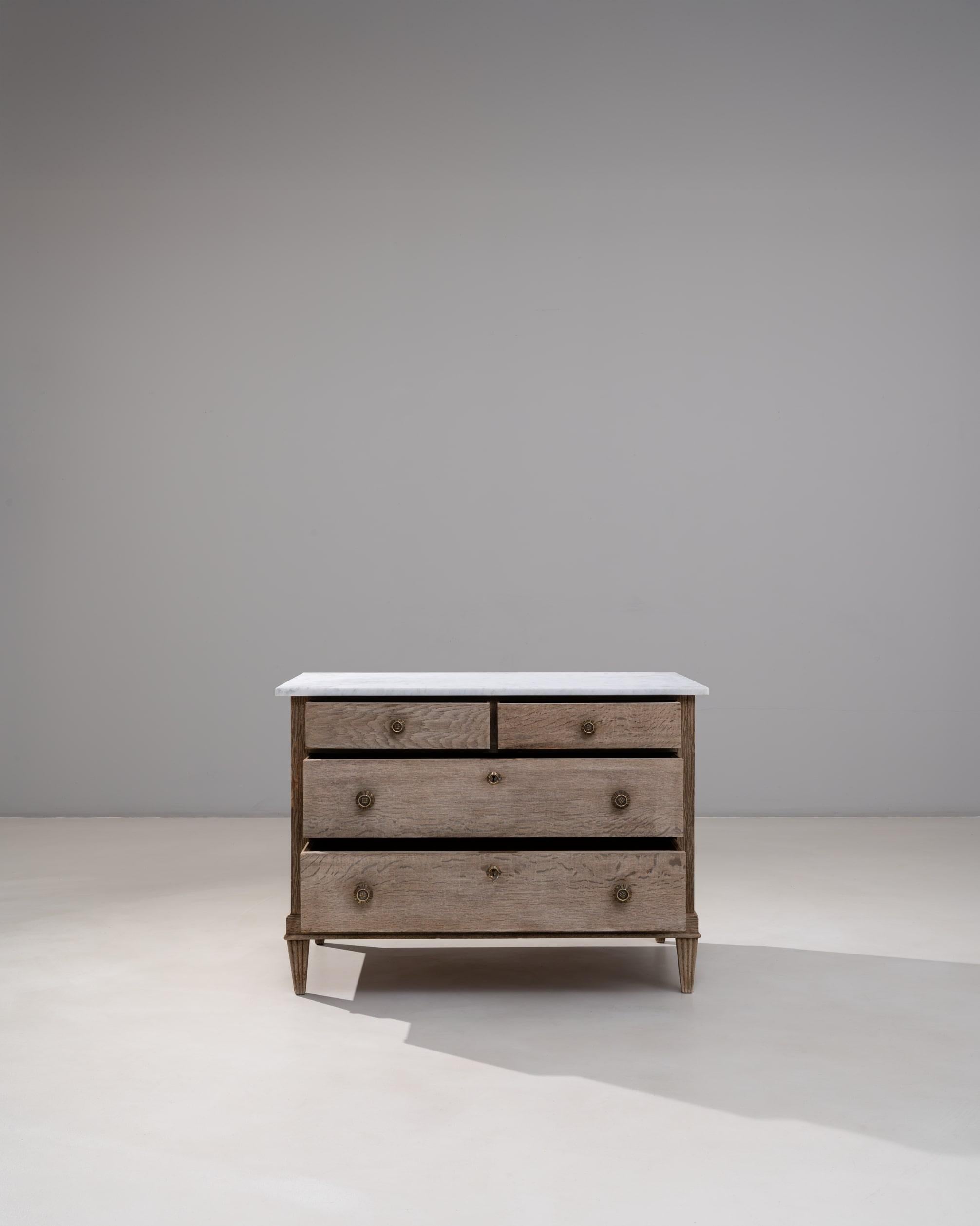 Francese Cassettiera francese Luigi XVI del XIX secolo in Oak con piano in marmo in vendita